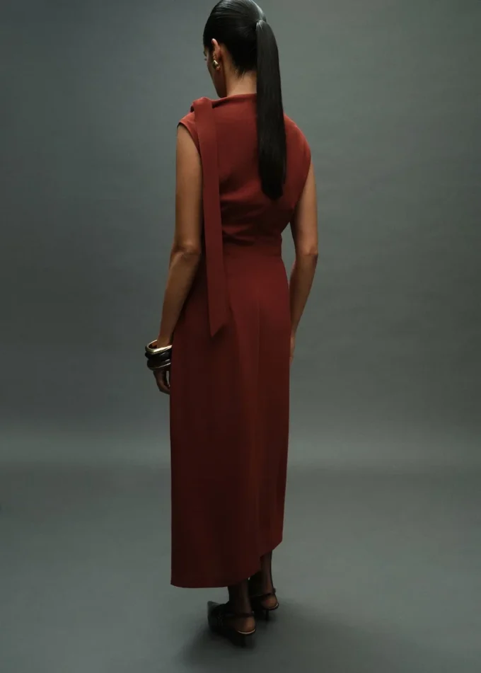 Gerafftes Kleid mit Knotendetail Gerafftes Kleid mit Knotendetail