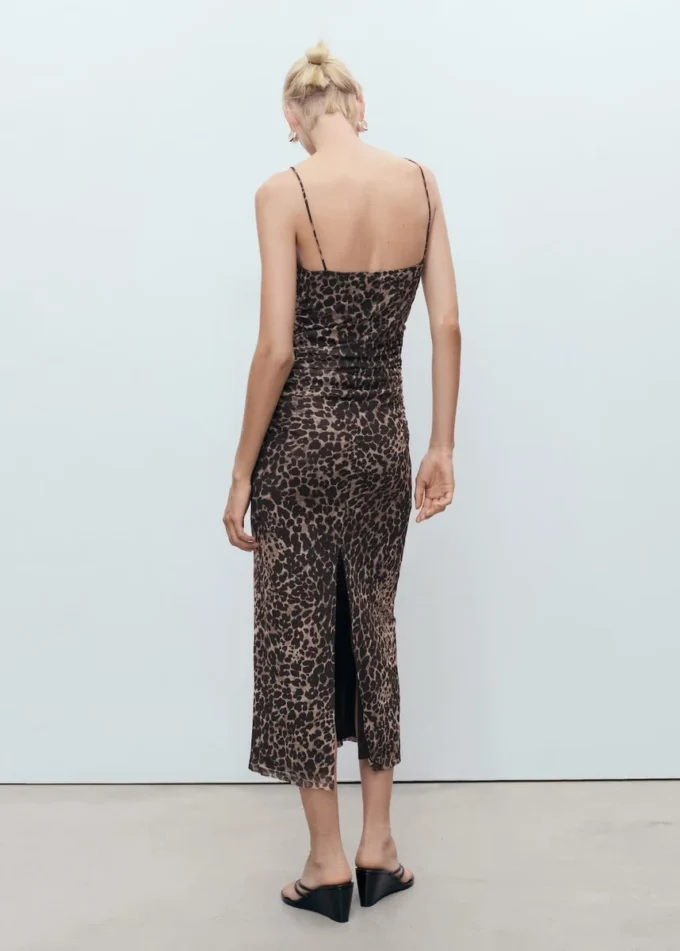 Gerafftes Midikleid mit Leopardenmuster Gerafftes Midikleid mit Leopardenmuster