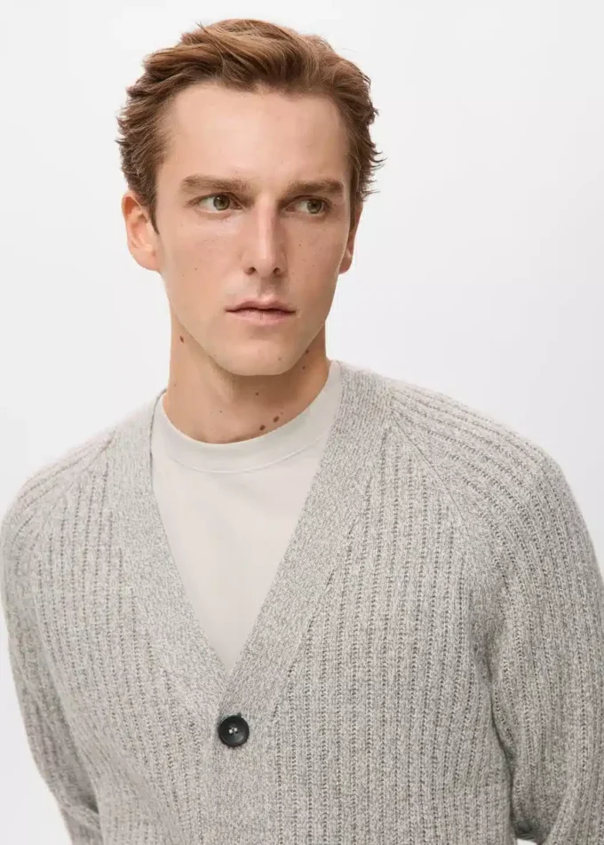 Gerippte Strickjacke aus Wollmischung