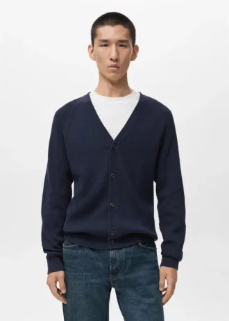 Gerippte Strickjacke mit Knöpfen