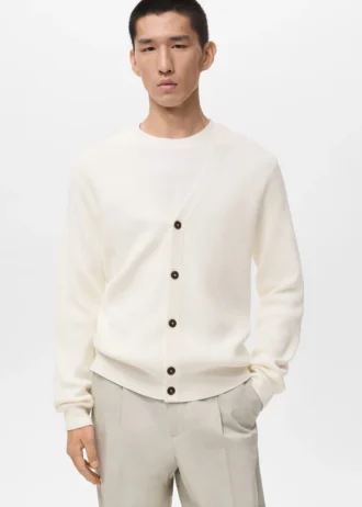 Gerippte Strickjacke mit Knöpfen