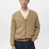Gerippte Strickjacke mit Knöpfen Gerippte Strickjacke mit Knöpfen