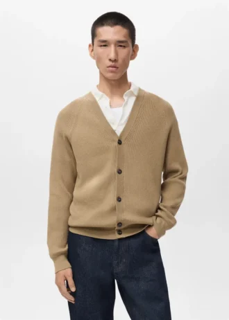 Gerippte Strickjacke mit Knöpfen