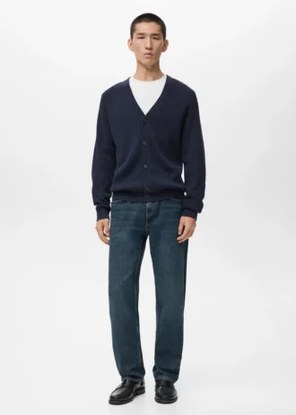 Gerippte Strickjacke mit Knöpfen