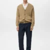 Gerippte Strickjacke mit Knöpfen Gerippte Strickjacke mit Knöpfen