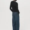 Gerippte Strickjacke mit Knöpfen Gerippte Strickjacke mit Knöpfen