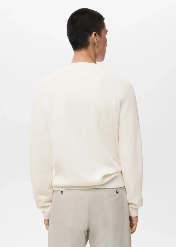 Gerippte Strickjacke mit Knöpfen Gerippte Strickjacke mit Knöpfen