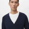Gerippte Strickjacke mit Knöpfen Gerippte Strickjacke mit Knöpfen