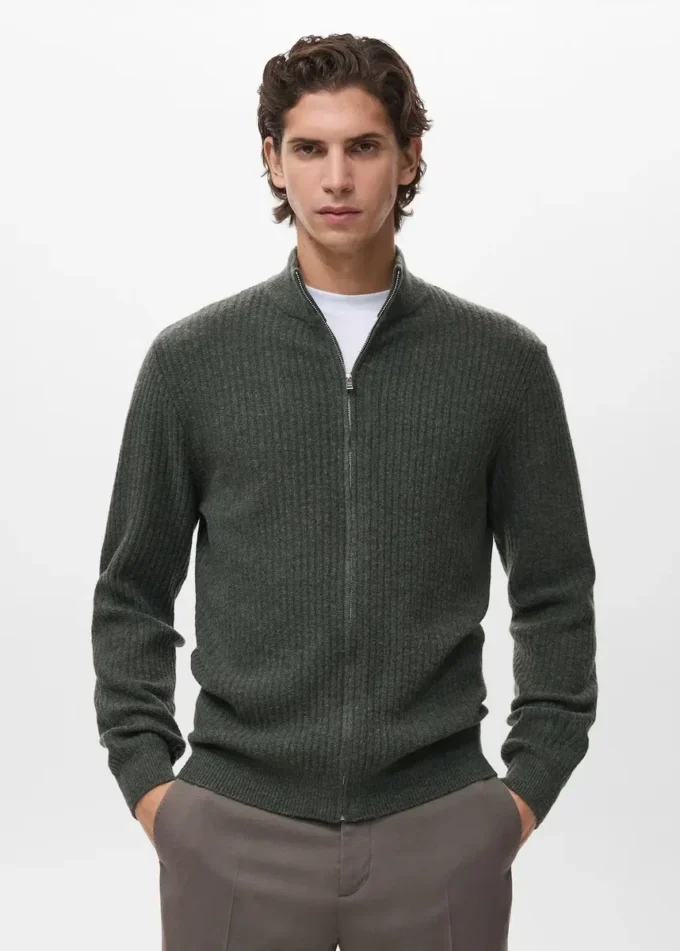 Gerippte Strickjacke mit Reißverschluss