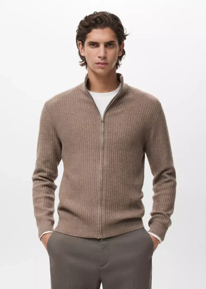 Gerippte Strickjacke mit Reißverschluss