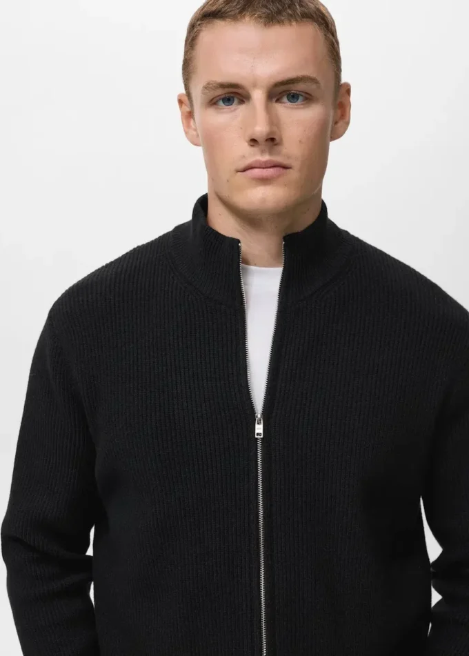 Gerippte Strickjacke mit Reißverschluss