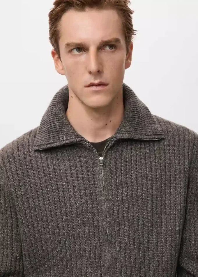 Gerippte Strickjacke mit Reißverschluss