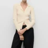 Gerippte Strickjacke mit Reverskragen Gerippte Strickjacke mit Reverskragen