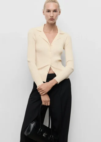 Gerippte Strickjacke mit Reverskragen
