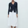 Gerippte Strickjacke mit Reverskragen Gerippte Strickjacke mit Reverskragen
