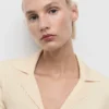 Gerippte Strickjacke mit Reverskragen Gerippte Strickjacke mit Reverskragen