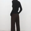 Gerippter Pullover mit gewellten Kanten