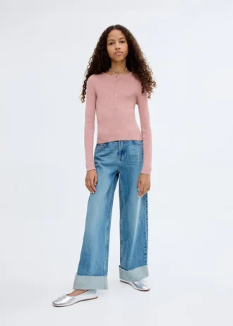 Gerippter Pullover mit Knöpfen