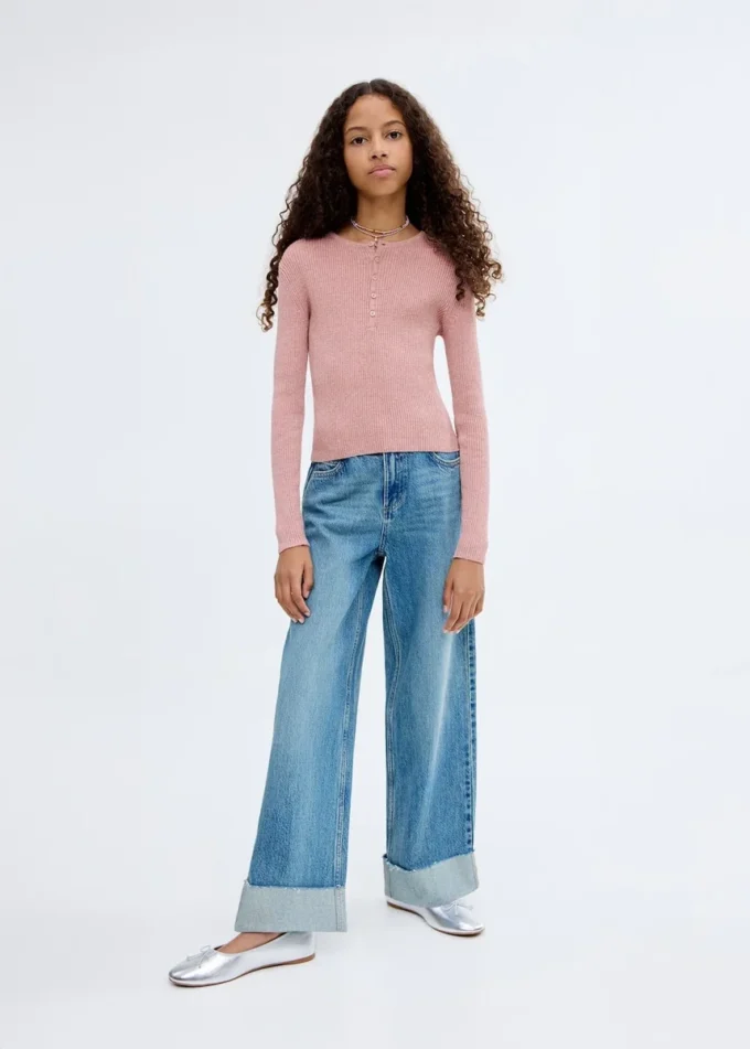 Gerippter Pullover mit Knöpfen Gerippter Pullover mit Knöpfen