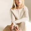 Gerippter Pullover mit Knöpfen Gerippter Pullover mit Knöpfen