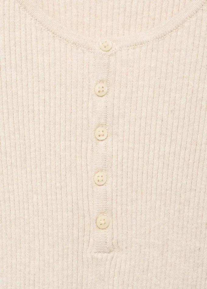 Gerippter Pullover mit Knöpfen Gerippter Pullover mit Knöpfen
