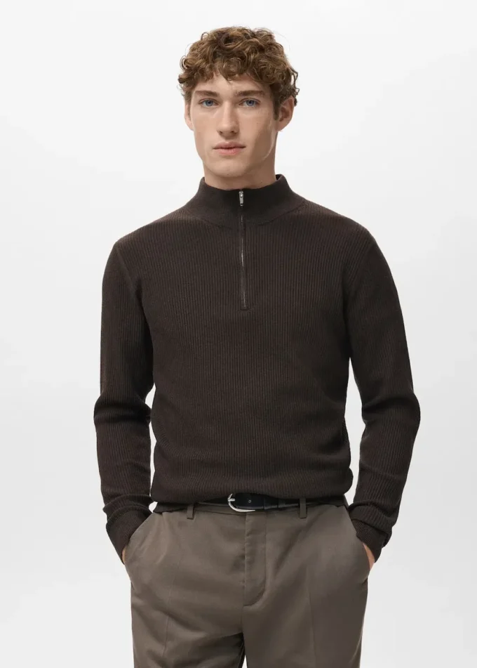 Gerippter Pullover mit Reißverschluss am Hals