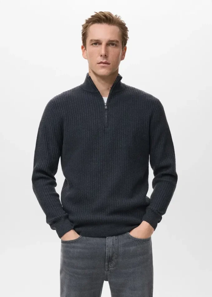 Gerippter Pullover mit Reißverschluss am Hals