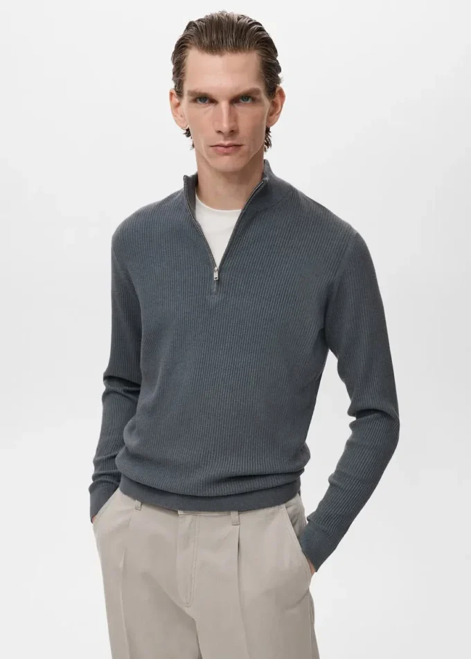 Gerippter Pullover mit Reißverschluss am Hals