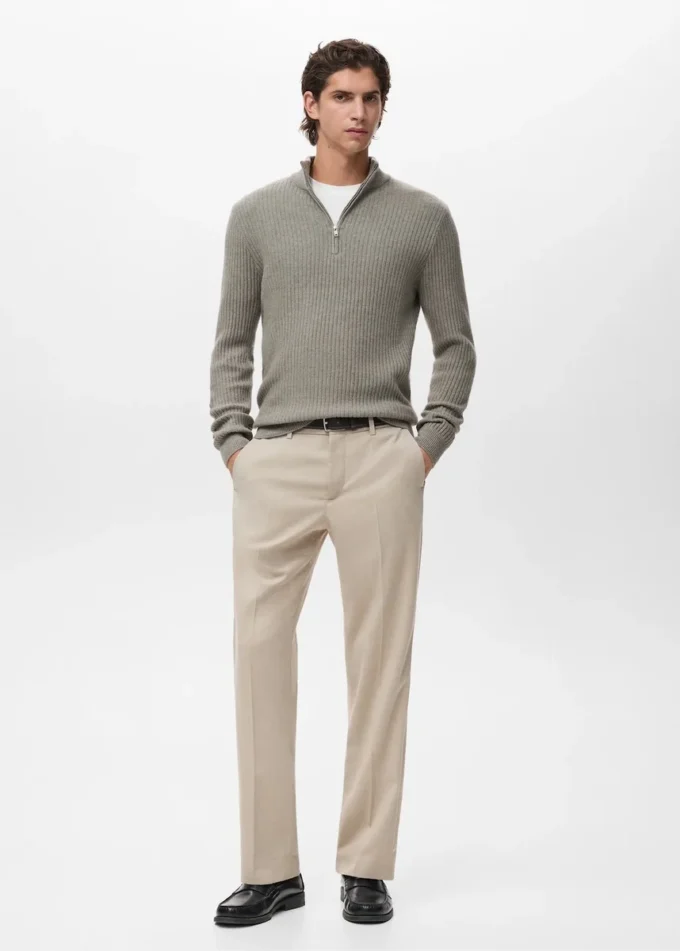 Gerippter Pullover mit Reißverschluss am Hals