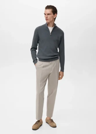 Gerippter Pullover mit Reißverschluss am Hals