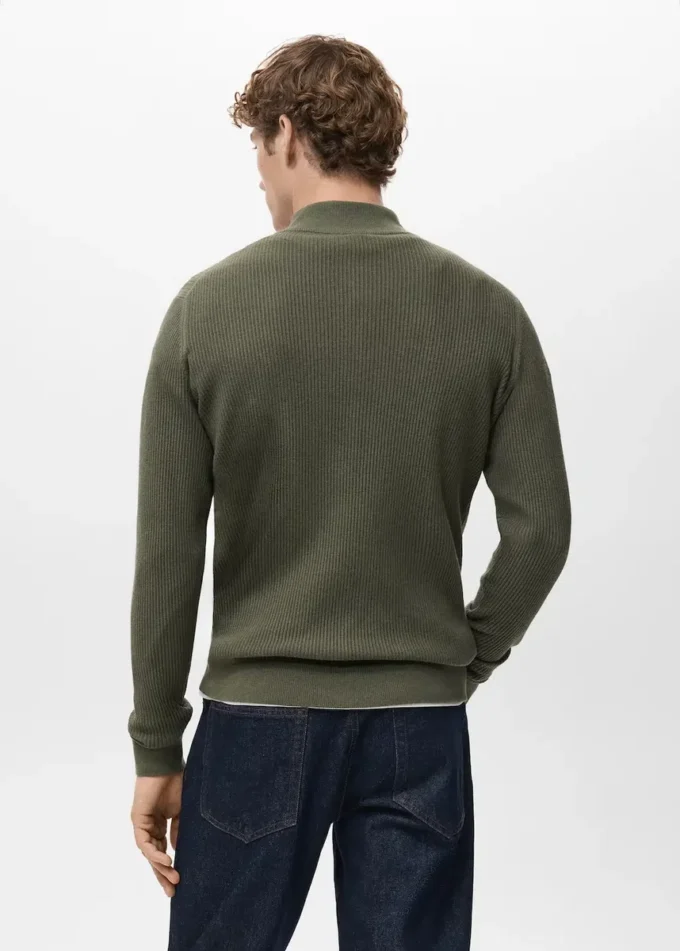 Gerippter Pullover mit Reißverschluss am Hals