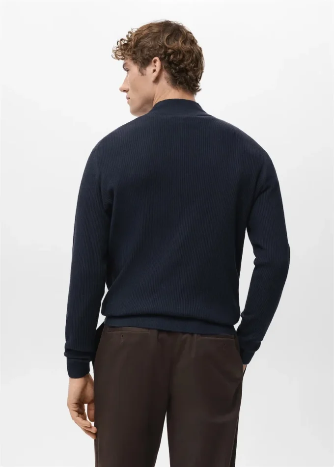 Gerippter Pullover mit Reißverschluss am Hals