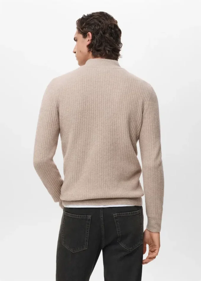 Gerippter Pullover mit Reißverschluss am Hals