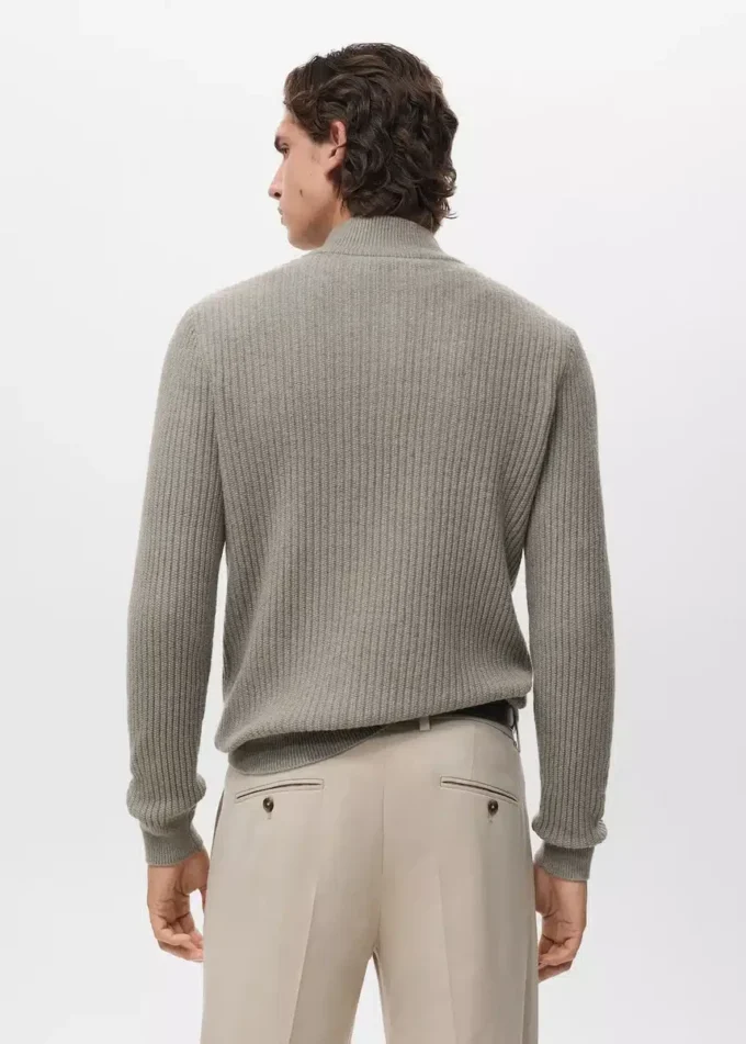 Gerippter Pullover mit Reißverschluss am Hals