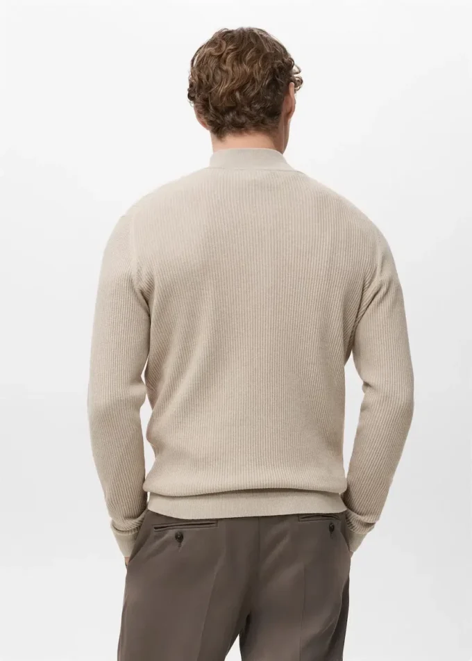 Gerippter Pullover mit Reißverschluss am Hals