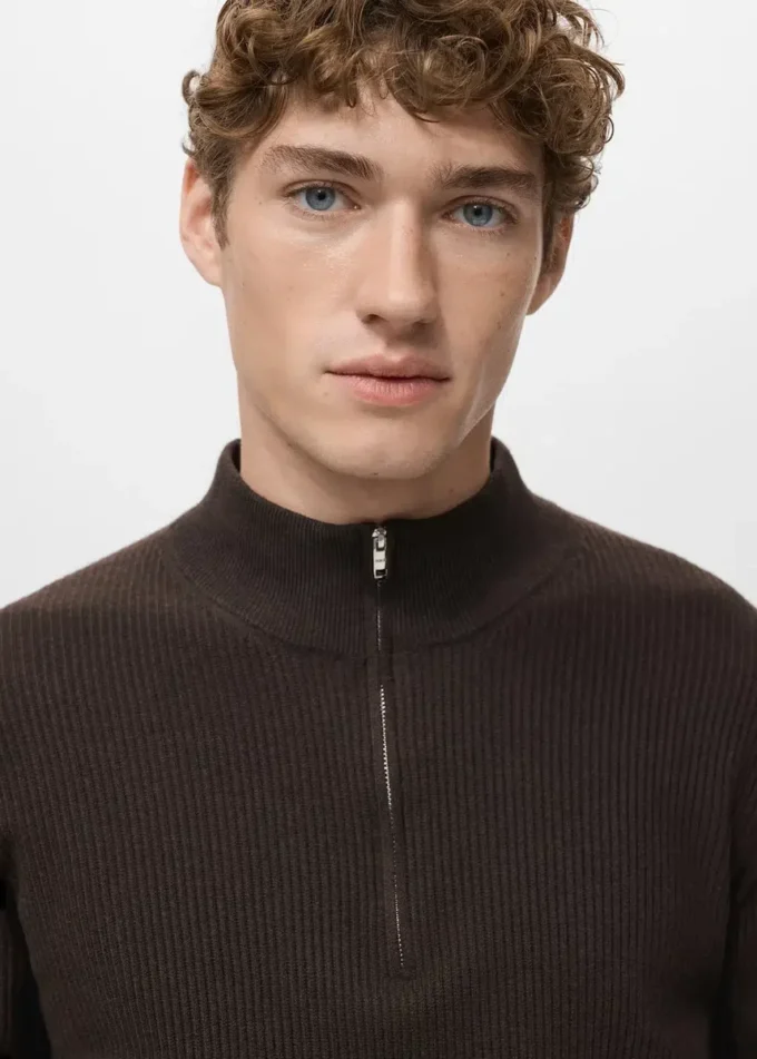 Gerippter Pullover mit Reißverschluss am Hals