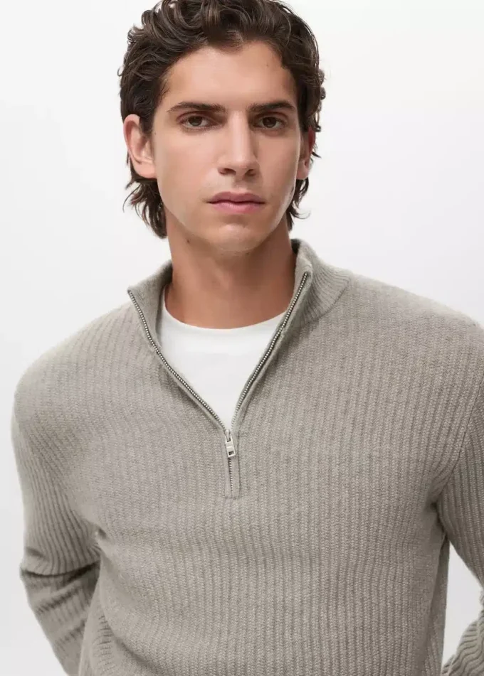 Gerippter Pullover mit Reißverschluss am Hals