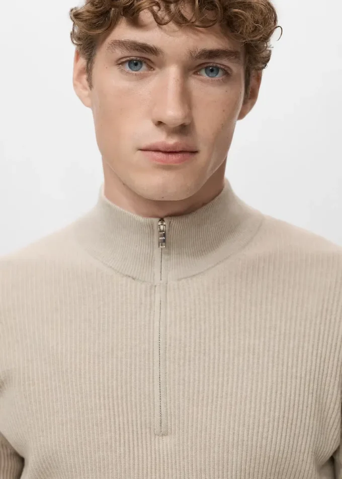 Gerippter Pullover mit Reißverschluss am Hals