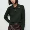 Gerippter Rollkragenpullover mit Knöpfen