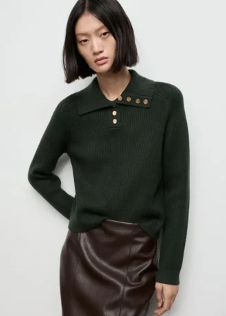 Gerippter Rollkragenpullover mit Knöpfen