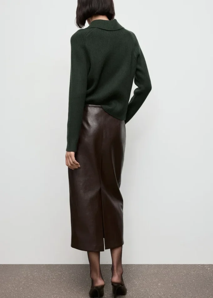 Gerippter Rollkragenpullover mit Knöpfen