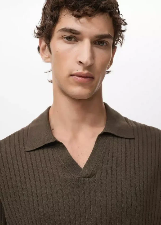 Gerippter Strick-Polo-Pullover