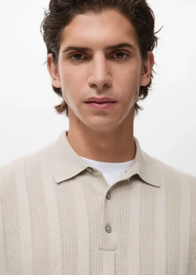 Gerippter Strick-Polo-Pullover