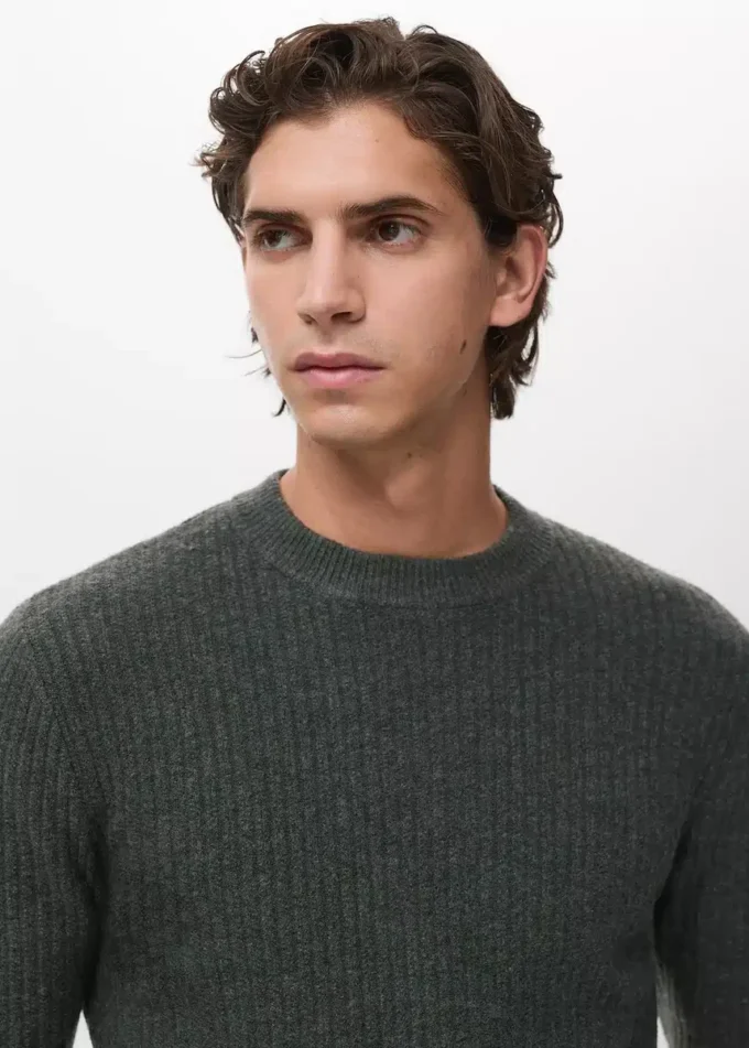 Gerippter Strickpullover