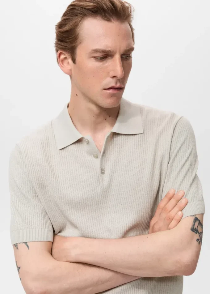 Geripptes Strick-Poloshirt