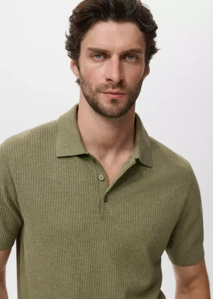 Geripptes Strick-Poloshirt Geripptes Strick-Poloshirt