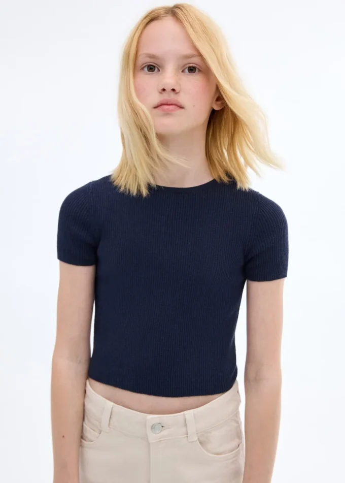 Geripptes Strick-T-Shirt Geripptes Strick-T-Shirt
