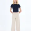 Geripptes Strick-T-Shirt Geripptes Strick-T-Shirt