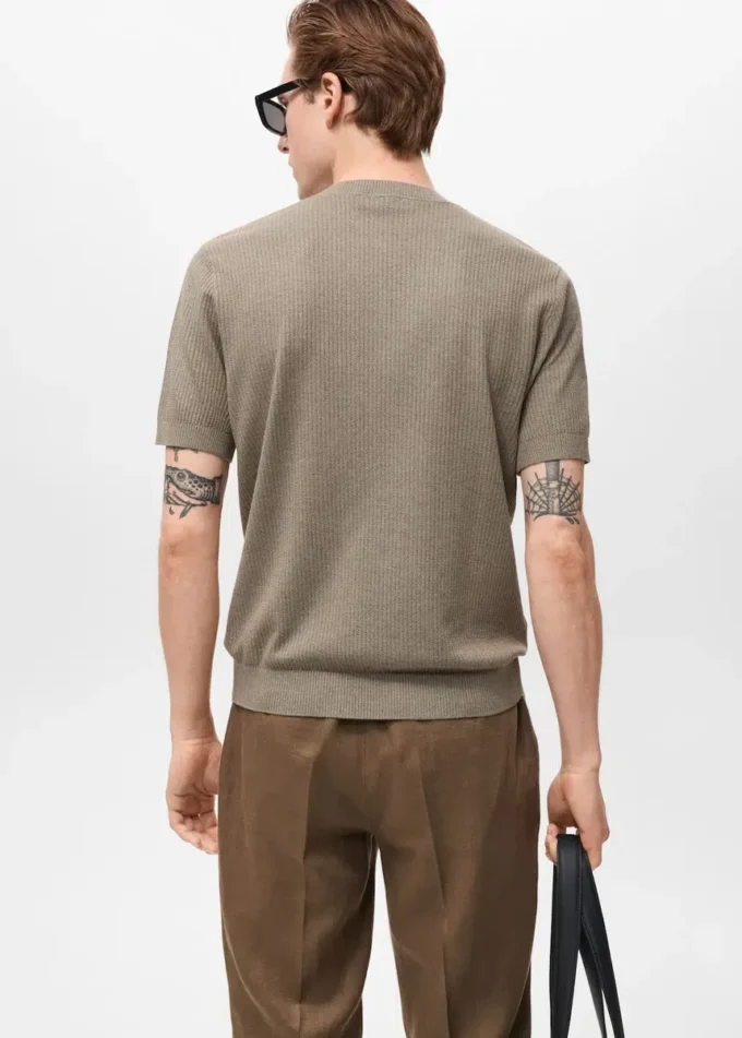 Geripptes Strick-T-Shirt Geripptes Strick-T-Shirt