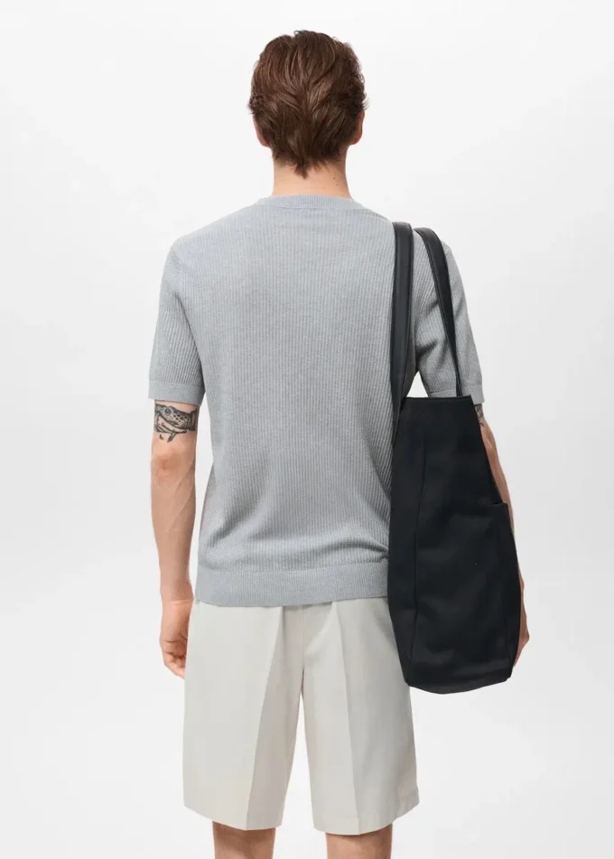 Geripptes Strick-T-Shirt Geripptes Strick-T-Shirt